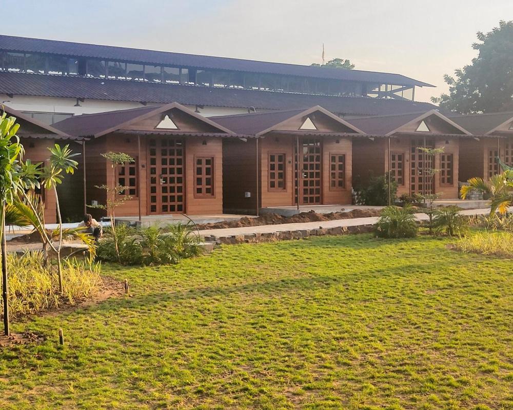 Nirvana Resort And Restaurant Garudeshwar Ngoại thất bức ảnh
