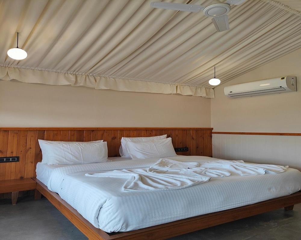 Nirvana Resort And Restaurant Garudeshwar Ngoại thất bức ảnh