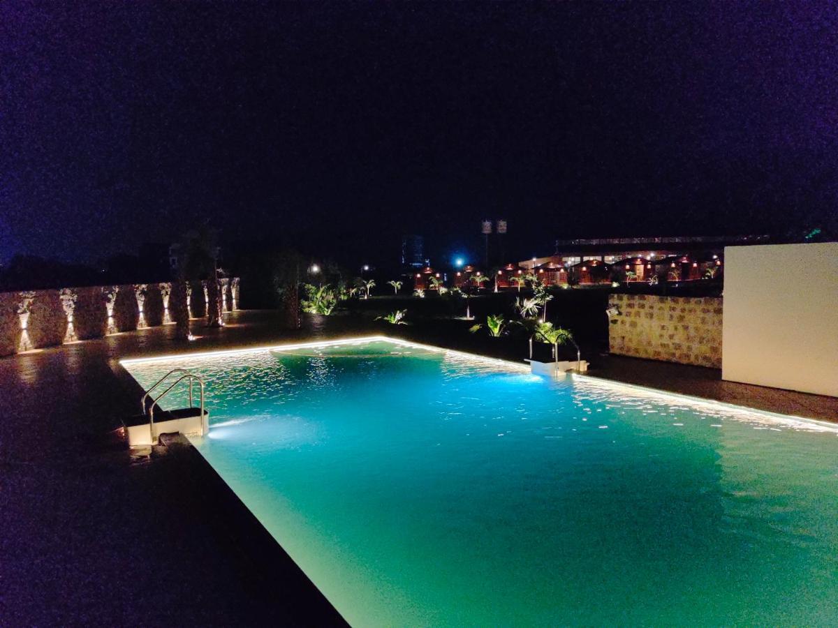 Nirvana Resort And Restaurant Garudeshwar Ngoại thất bức ảnh
